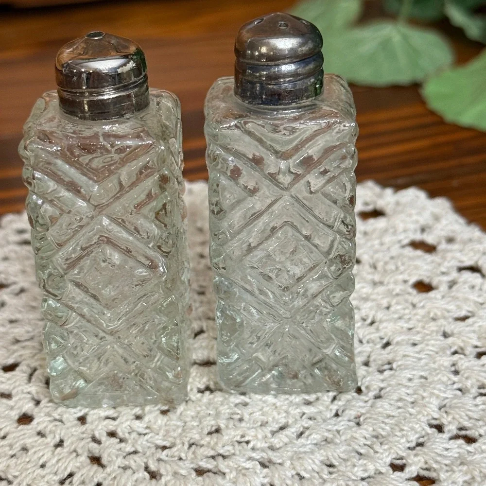 Vintage Quilted Glass Salt Pepper Shakers Clear Good